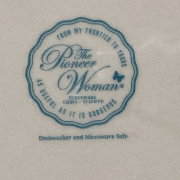 Pioneer Woman Christmas Dog And Roses Appetizer Dessert Pie Plate 6.5 Inches - Picture 3 of 4